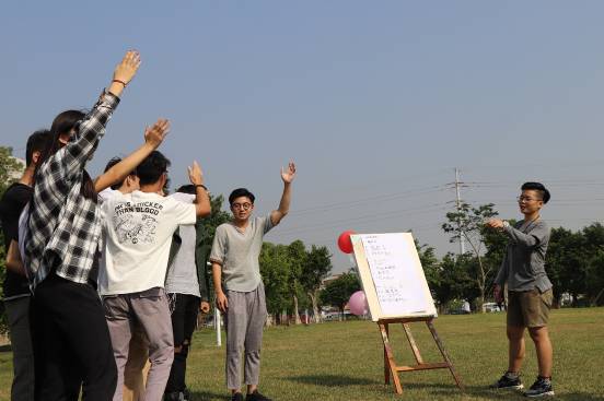 设计与艺术学院举行学生干部素质拓展活动